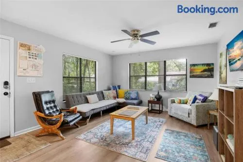 Guesthouse in High Springs! Walk to Downtown, Close to Springs! - Image 1