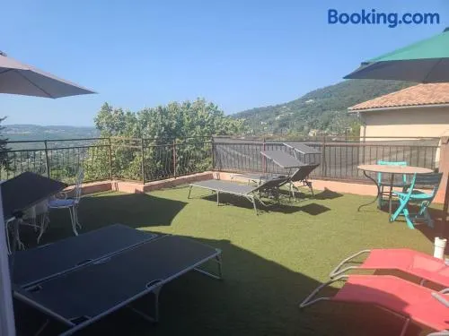 de 1 à 6 avec terrasse solarium, vue panoramique et parking gratuit - Image 1