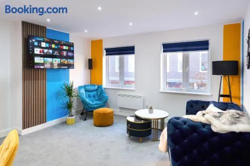 Music Vibes City Centre-Sleep 4-Private Cark Park-Long Stays Discounts - Image 1