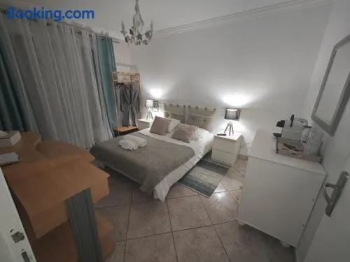Chambre dans villa avec SDB WC et piscine privée - Image 1