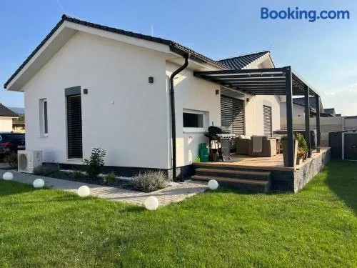 Moderny luxusny domcek s vyhladom na zamok - Image 1
