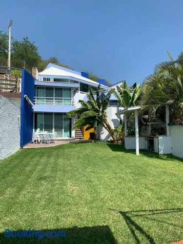 Casa Azul en la orilla del Lago Tequesquitengo - Image 1