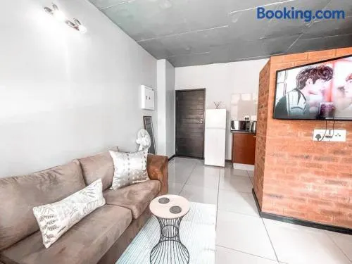City living near Nelson Mandela bridge & Wits Uni - Image 1