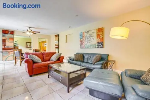 Spacious House near Fort Lauderdale - Minutes from Beach - Image 1