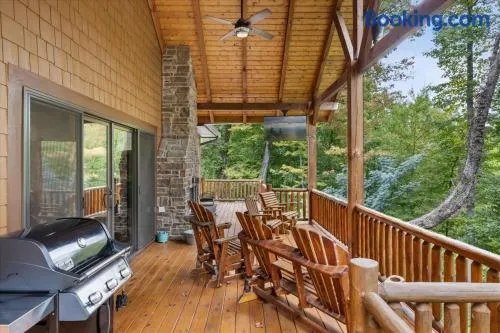 Summer Sale! 2 Master Suites, Fireplace, Hot tub - Image 1