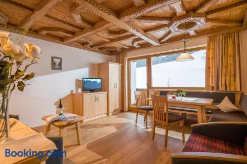 Acogedor apartamento vacacional apta para familias con barbacoa, terraza y jardín - Image 1