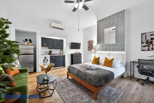 Perfect Cozy Studio in Center City with Fast WiFi - Image 1