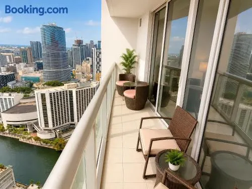 Incredible 1 Bed Apt 43rd Floor at Icon Brickell - Image 1
