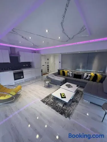 Knightsbridge 2 bedroom apartment overlooking Harrods - Image 1
