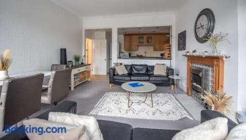 Grosvenor Pad - Lovely 2-bed Flat - FREE ON STREET PARKING - Image 1