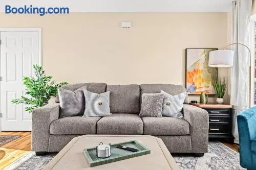 New Cozy Lower Flat in Roseville - Image 1