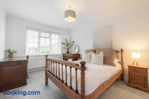 Quiet Mews House with PARKING and GARDEN close to centre and beach - Image 1