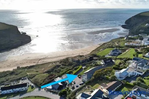White Lodge - Coast Hideaways - Image 1