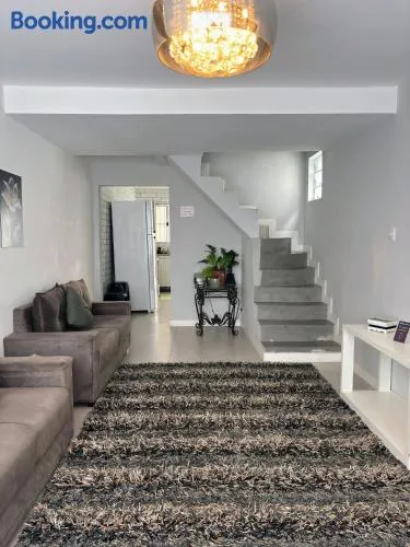 Da Vila, Casa 3 Quartos, com opção de dormitórios individuais, Quarto com 4 dormitórios femininos, 7 dormitórios masculinos e 1 dormitório casal, espaço familiar ou individual, Fontes do Ipiranga State Park, São Paulo Expo, Bienal, Pavilhão Ciccillo, Masp - Image 1