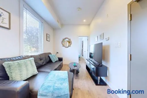 StayStreet Suites - Modern & Bright Queen Suite - Image 1