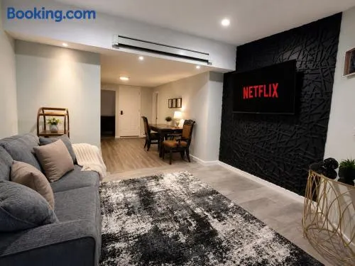 Modern Family Retreat Minutes from MetLife & NYC - Image 1