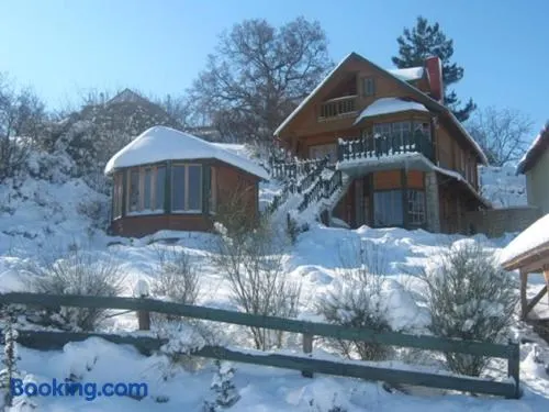 Zeus-Village οικισμός φινλανδικών chalet με πισίνες & γυμναστήριο - Image 1