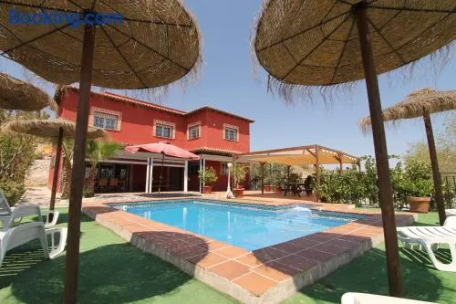Casa con terraza, jardín y piscina privada | Vistas a la montaña - Image 1
