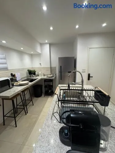 Ipanema Apt novo de 2 Quartos e 3 ar condicionados - Image 1