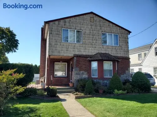 2nd Fl 2BR Apartment Oceanside NY - Image 1
