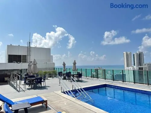 Flat Vista Mar em Boa Viagem - Andar Alto, Piscina e Wi-Fi Rápido - Image 1