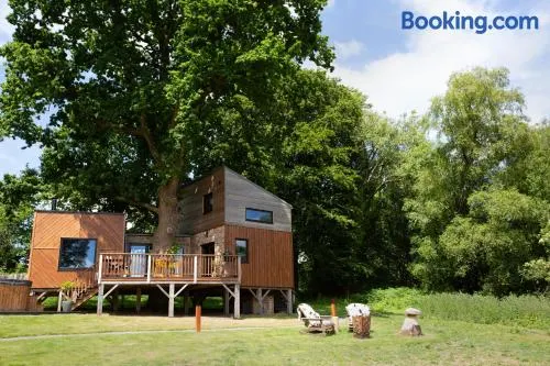 A Romantic Luxury Treehouse with Hot Tub - Image 1