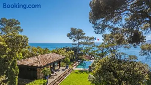 Quiet, beautiful and stylish house in Saint-Raphaël - Image 1