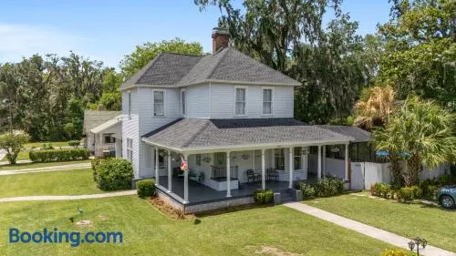 Martin A -Private historic district apt with pool-suite A - Image 1