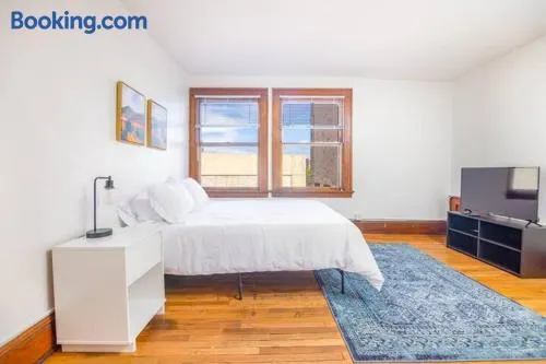 Peaceful Studio with Full Kitchen - Image 1