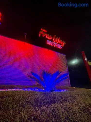 Free Way Motel - Image 1