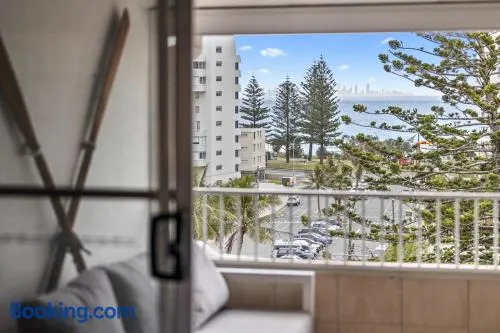 Top-Floor Ocean Views, BBQ, Walk to Snapper Rocks - Image 1