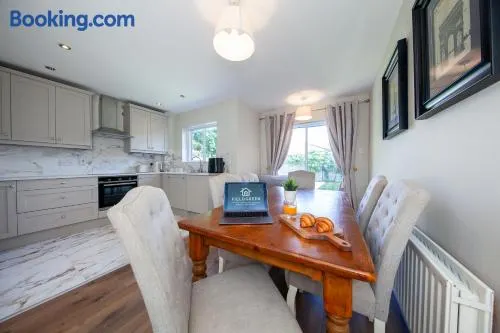 Modern 3-bed house near Dublin Airport - Great for families - Image 1