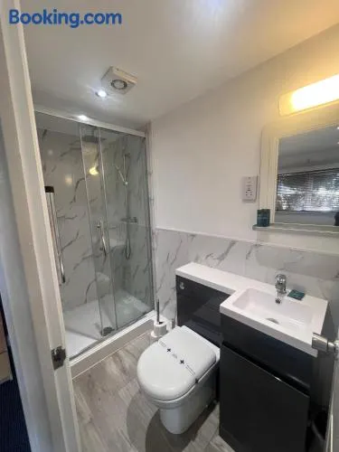 RL Guesthouse close BHX & NEC - Image 1