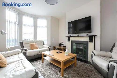 5 bedroom house, free parking, near football, sleeps 8 - Image 1