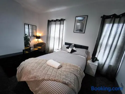 Mayple Double Room with Private Bathroom - Image 1