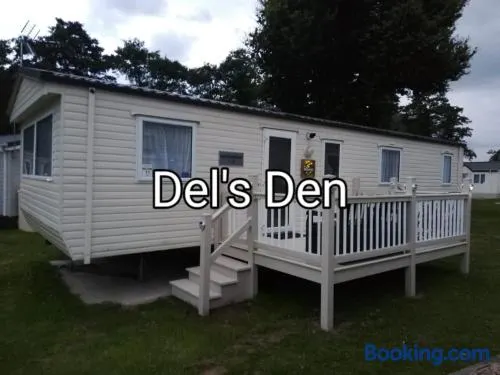 Del's den lakeside weeley bridge - Image 1