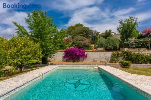 Modern Holiday Home Pool & Wifi - Image 1