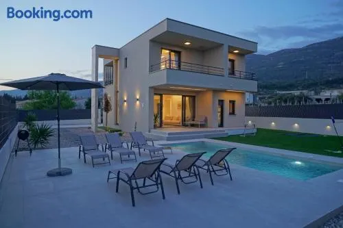 Blue Horizon Villa with Heated Pool 4BR and Skylight - Image 1