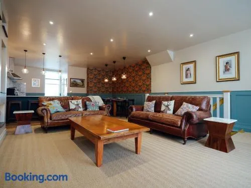 WhiskAwayHomes - Albert Park Road - Luxury Home - Image 1