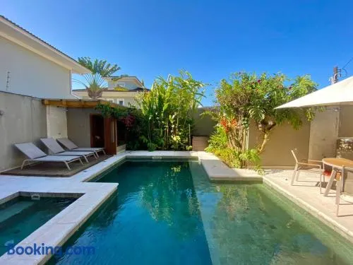 Casa com piscina, cine, churrasqueira 80m da praia - Image 1
