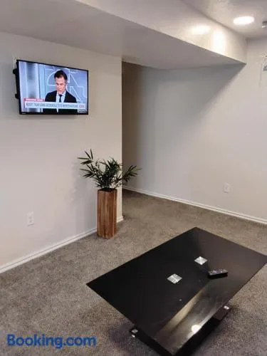 Cozy Apartment Near Hiking Trails & SLC Airport - Image 1