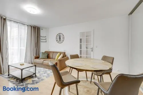 Spacious and comfortable apart with parking - Image 1