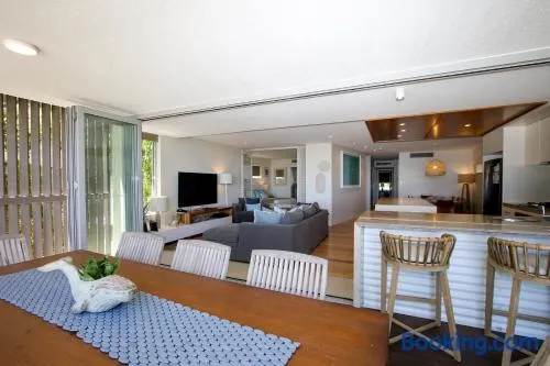 Waves 8 - Beachfront with pool - Image 1