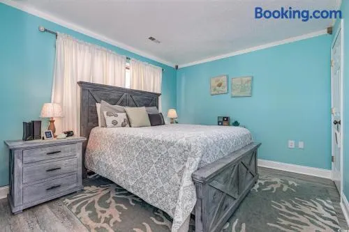 First floor, Little River Condo with Pool 3 miles from beach - Image 1