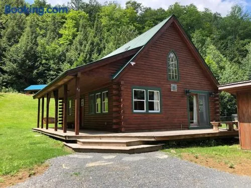 Charming Vermont Log Cabin - Image 1