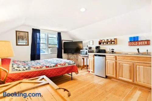 Bo360 Old West Landing with Hot Tub and Sunrise Views - Image 1