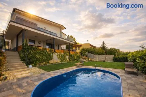 BB Central Apartment with pool and garden - Image 1