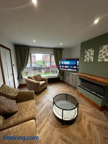 Luxury home in Barnsley - Image 1