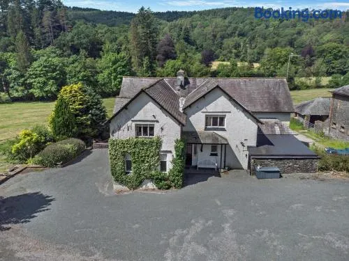 8 Bed in Ambleside oc-sz226 - Image 1