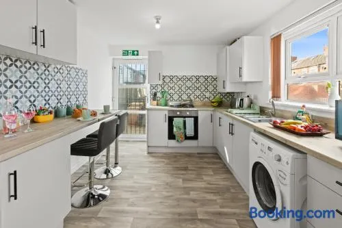 M14 Platt View, Sleeps 9, Parking - Image 1